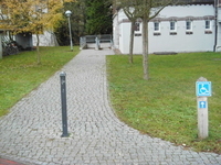 Barrierefreier Zugang hinter dem Gebäude Bismarckstraße 110